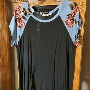 Woman’s Top 3xl Elleness